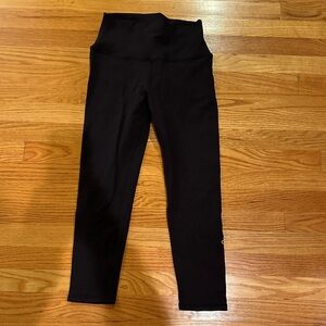 ALO Yoga Capri Black Leggings